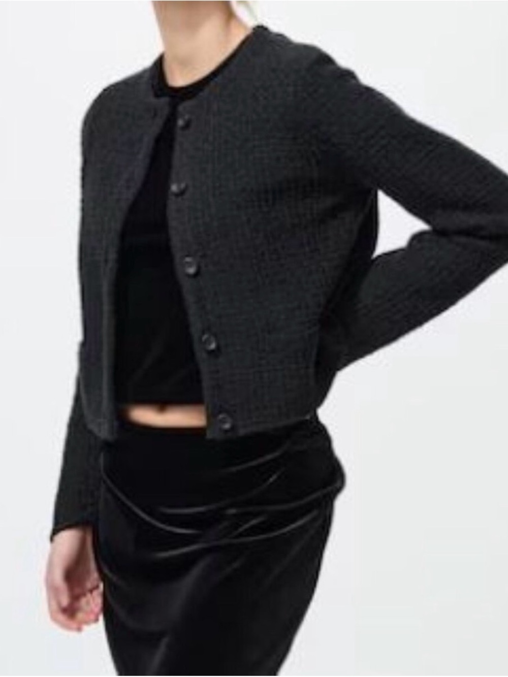 Uniqlo NWT women’s knitted button up short jacket 🙌🏻